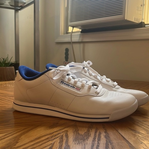 Classic Reebok Princess Sneaker White / Royal
Blue Lace Up Women's 11 / 11.5 GUC - Picture 14 of 14